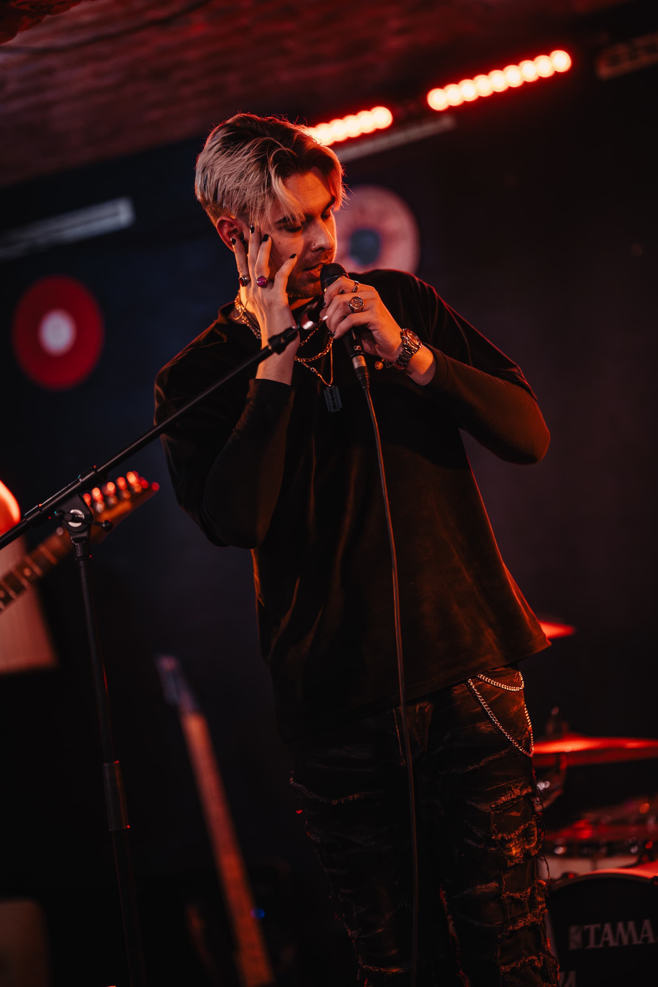 ANDY live singing